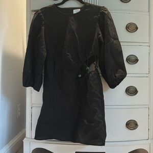 Suboo Linen Dress with Cutout